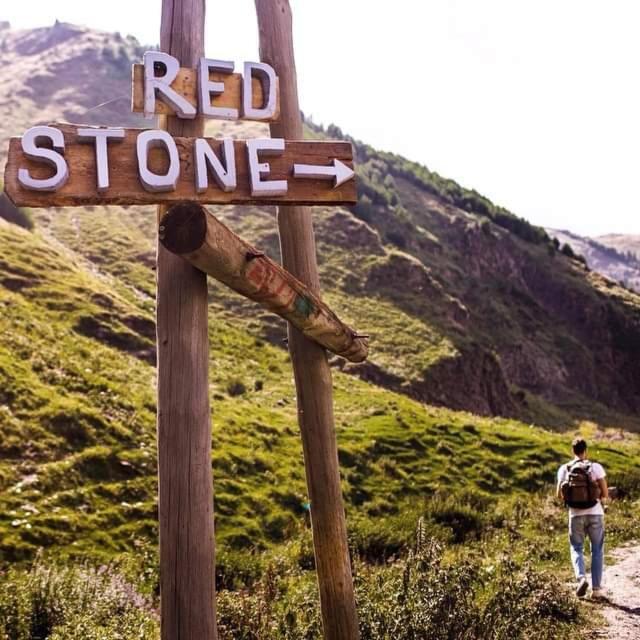 Red Stone Guest House Kazbegi Exterior foto